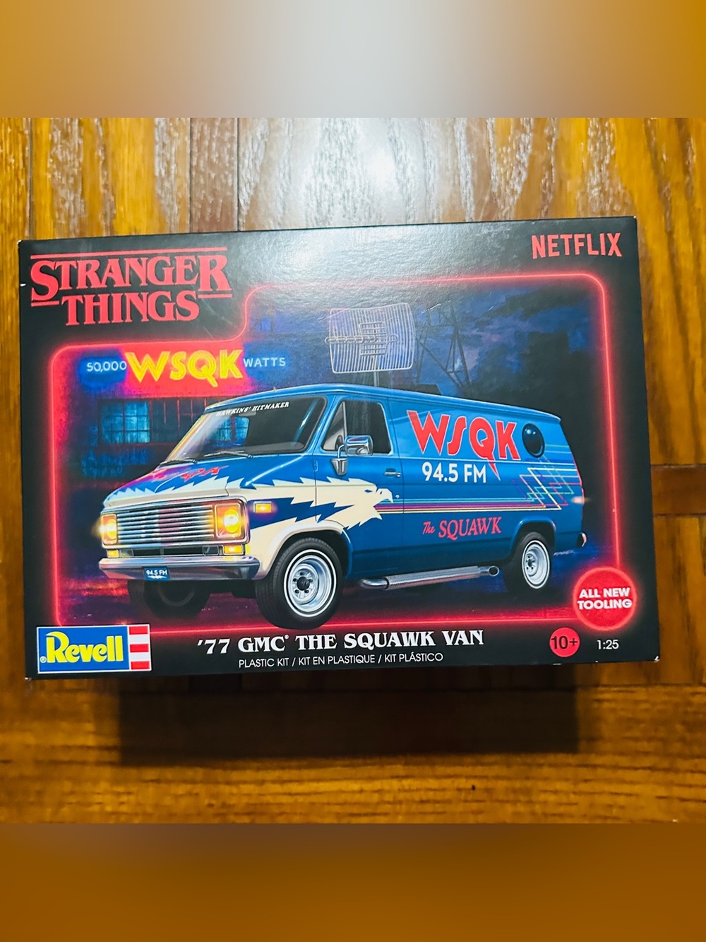Stranger Things Revell Season 5 Netflix WQSK Sqwuak Van Model Kit